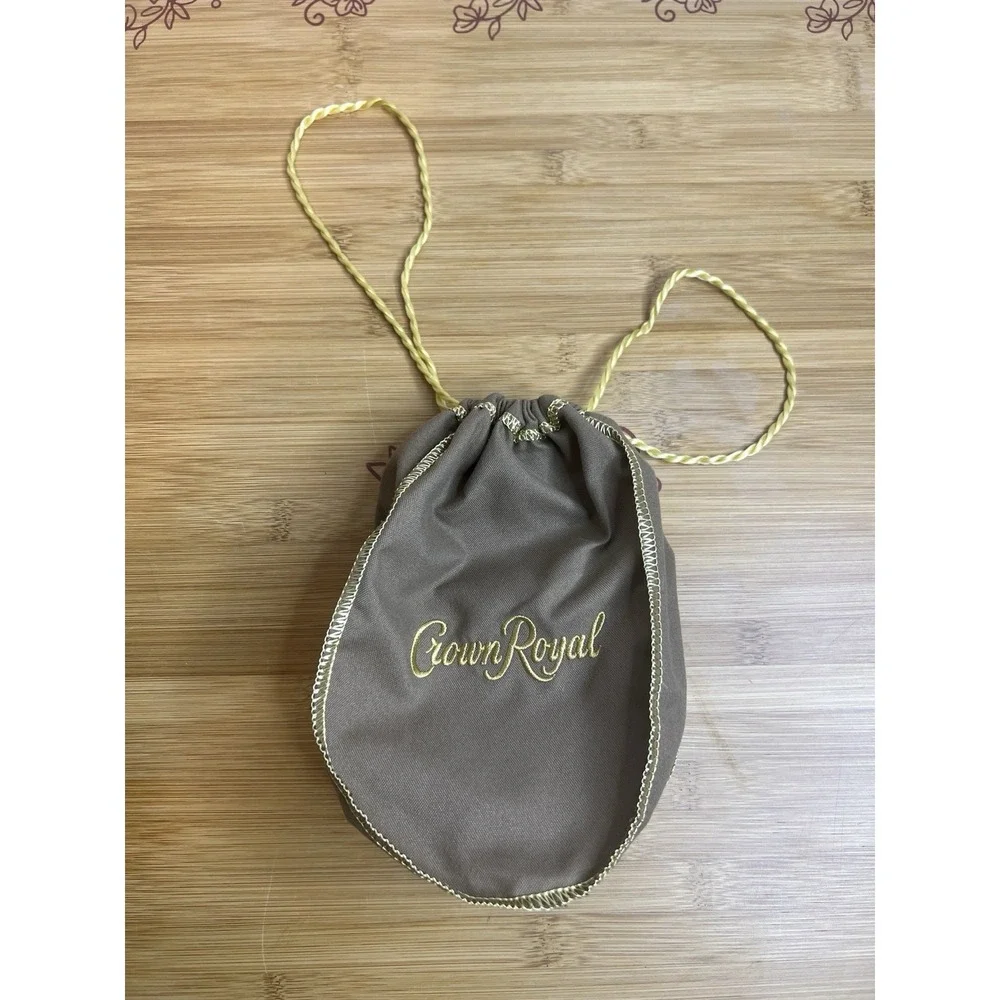 Crown Royal Tan Taupe Drawstring Bag Gold Embroidery Collectible Pouch‎ Whiskey